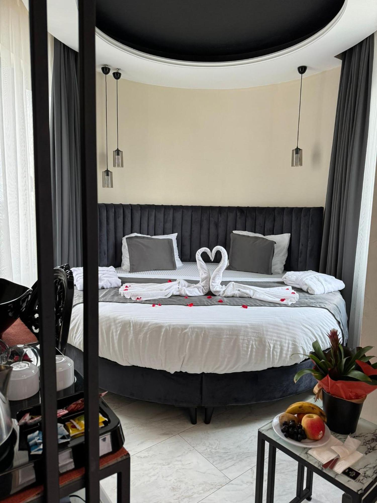 Arnavutkoy The Queen Airport Hotel-Round Trip Airport Service מראה חיצוני תמונה